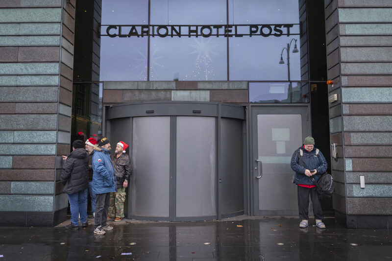 JULBORD FÖR HEMLÖSA